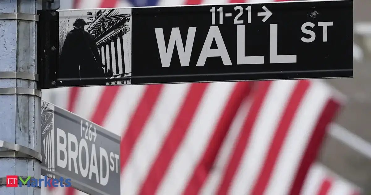 US Stocks | Wall Street ends sharply lower amid AI displacement fears and revived tariff angst