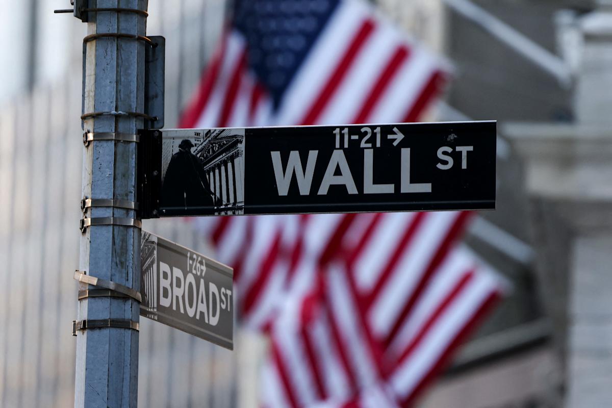 Nasdaq, S&P 500 fall on renewed AI growth worries