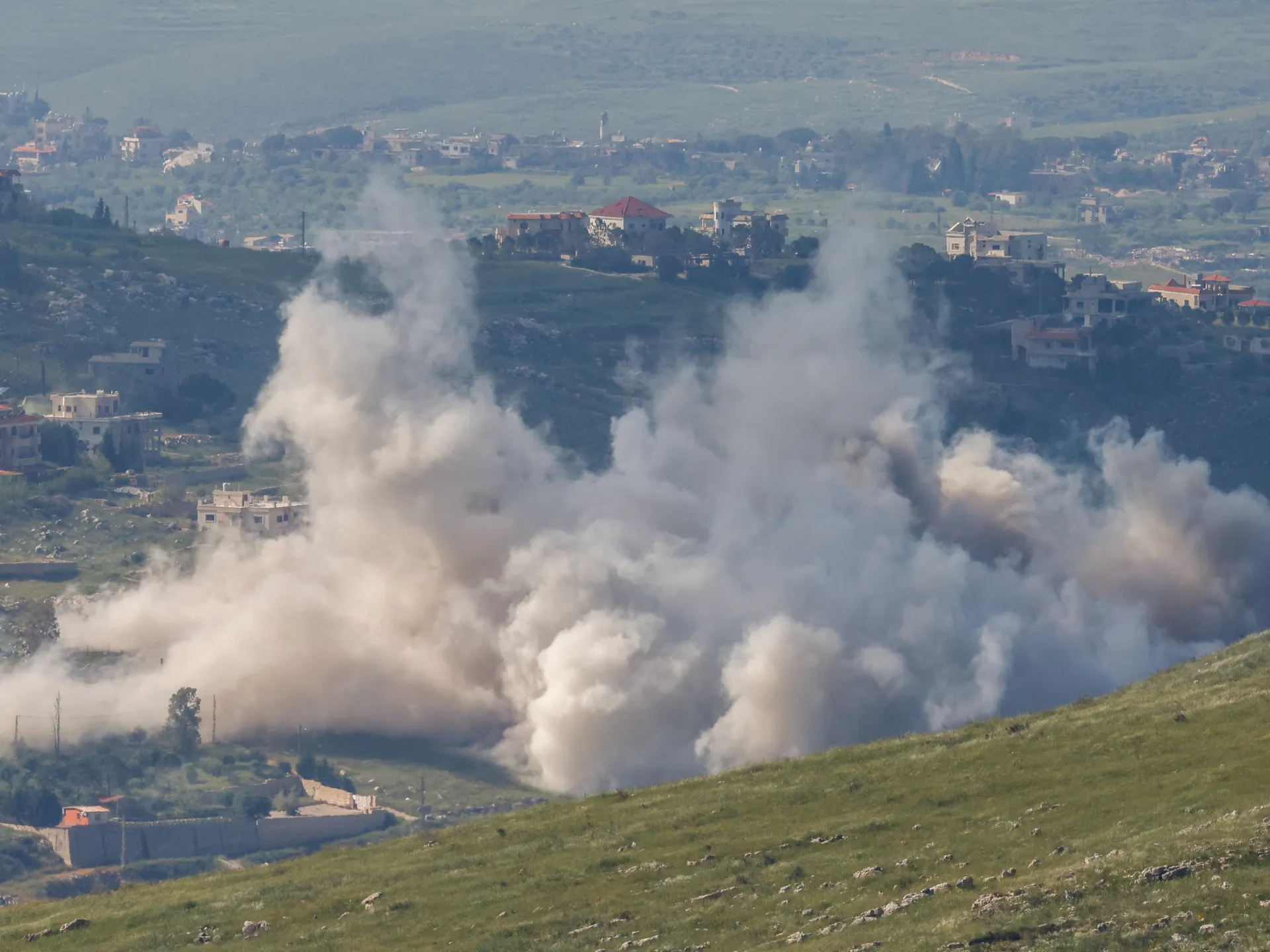 Israeli attacks kill nine in southern Lebanon despite ceasefire