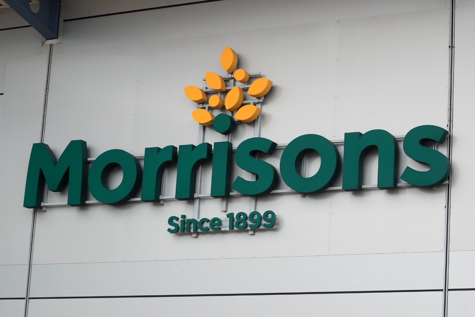 Morrisons ‘to shut 100 lossmaking convenience shops’