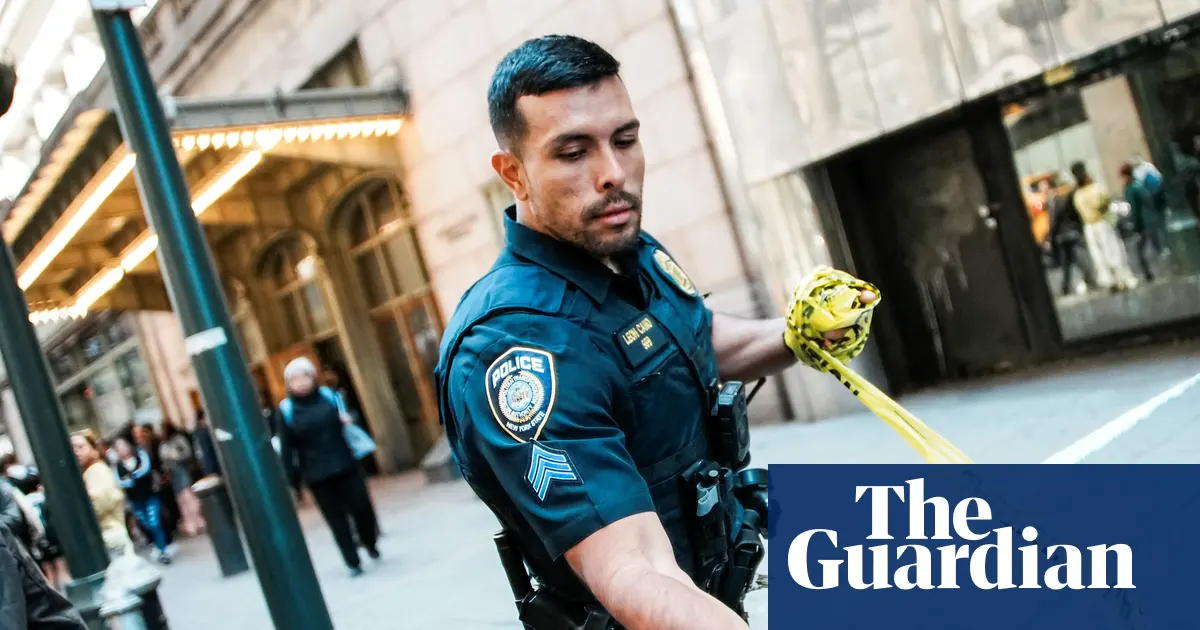 Suspect in New York subway machete attack shot and killed by police