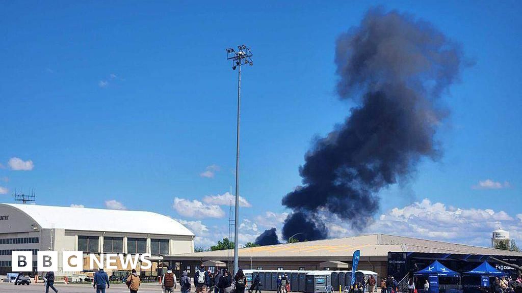 Fighter jet crews parachute safely after collision at US air show