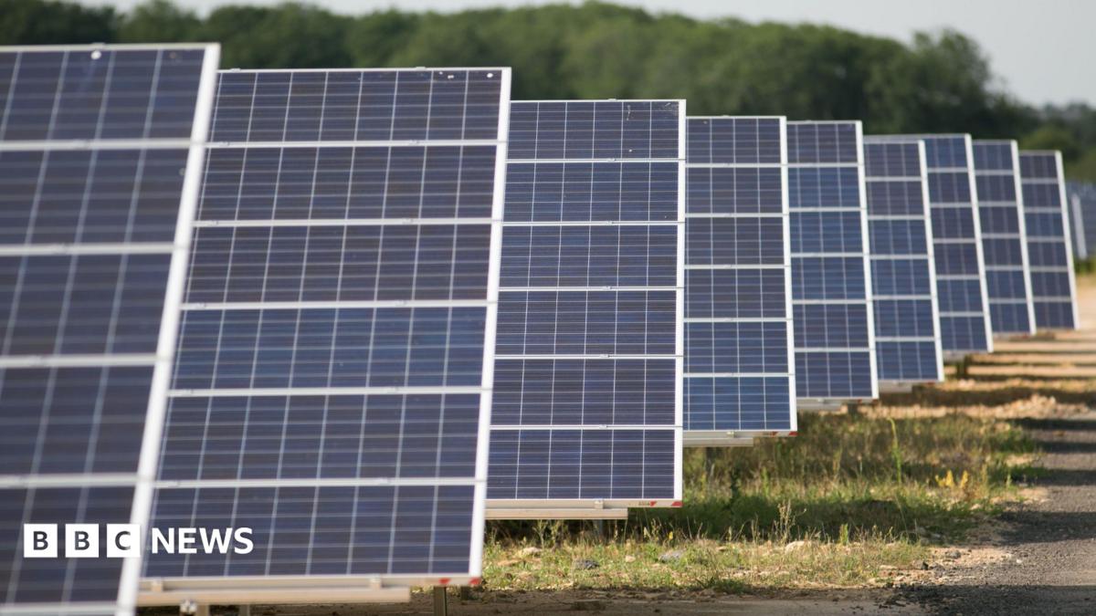 Plan for solar panels in field draws criticism