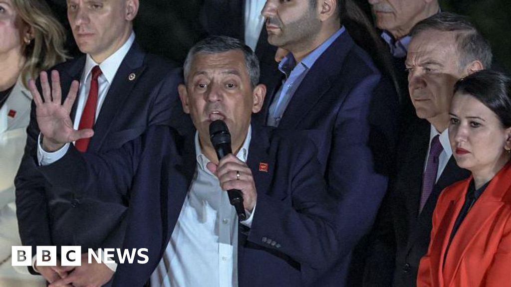 Turkish opposition fights court ousting of leaders in ruling boosting Erdoğan