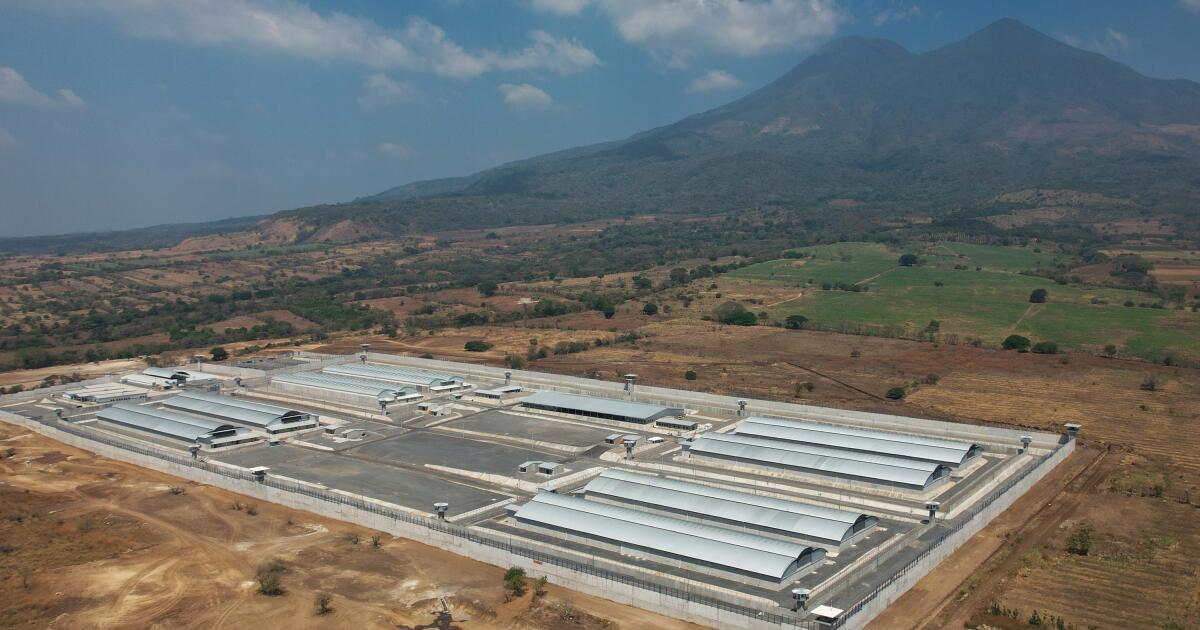 Nearly 500 alleged MS-13 members in El Salvador face a sweeping mass trial