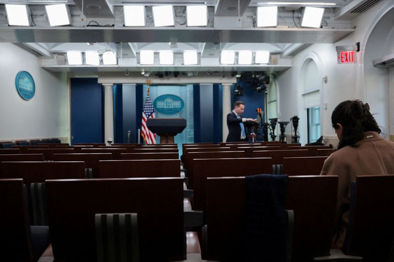 White House halts security bulletin warning of Iran-related threats