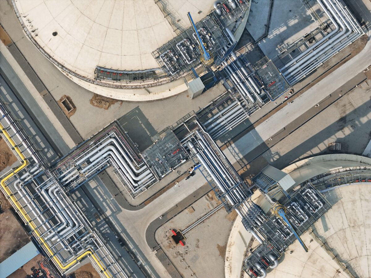 China Says Oil Refiners Must Cut Fuel Output, Shift to Chemicals