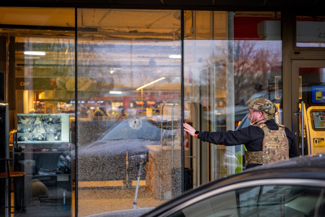 6 Killed When Gunman Opens Fire in Kyiv, Takes Hostages