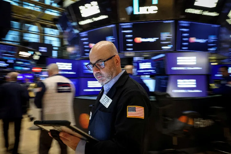 Nasdaq, S&P 500 futures tumble as yields jump on inflation worries