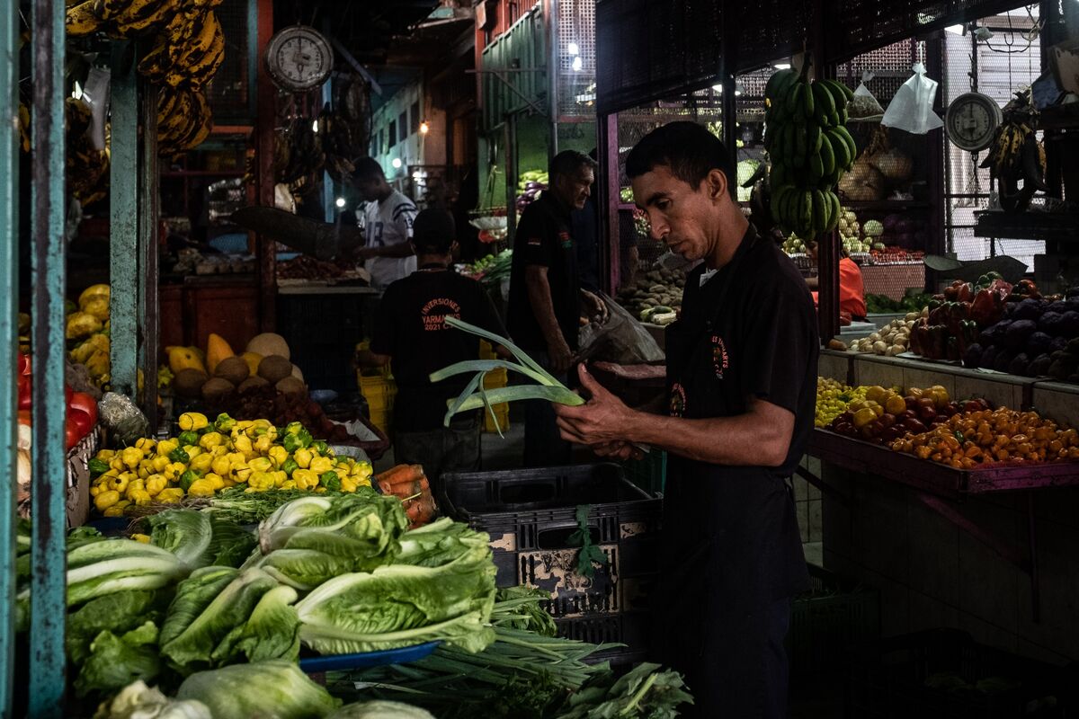 Venezuela Raises Minimum Wage to $240 Amid Rising Social Unrest