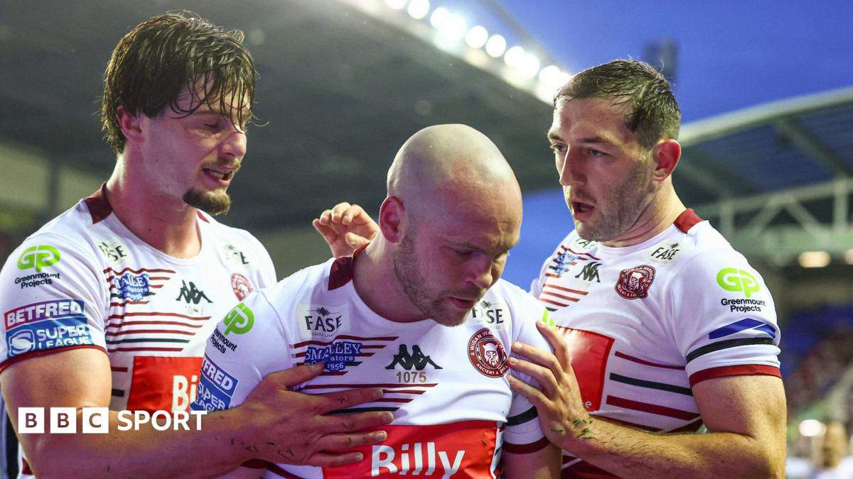 Wigan thrash Hull KR on night of tributes for Boston