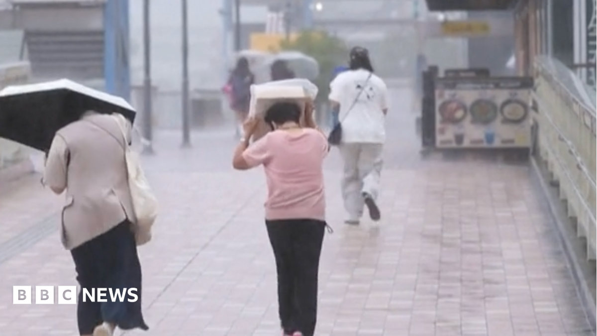 Typhoon Dujuan tracking close to Tokyo triggers rare evacuation alert