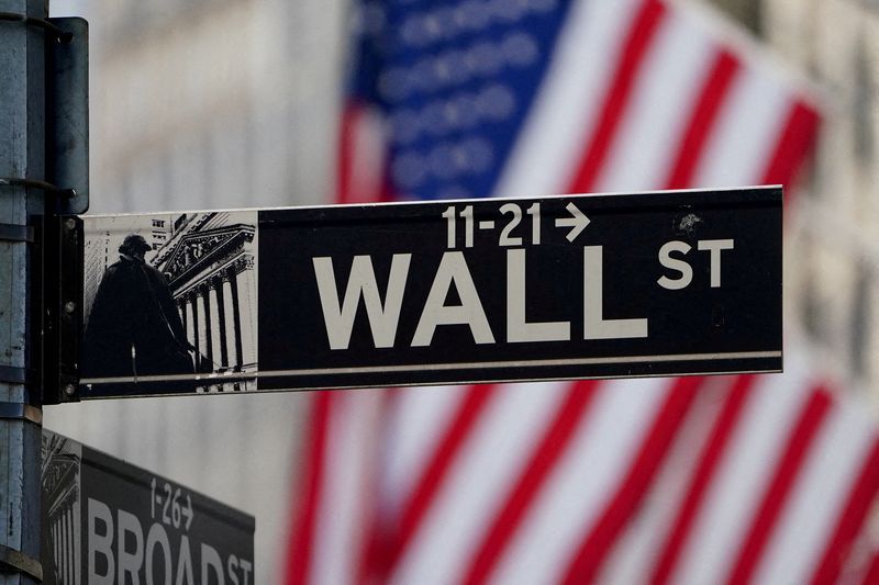 Wall Street edges up on Mideast peace hopes