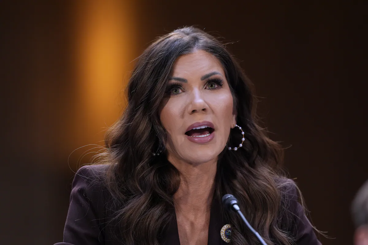 Noem sostiene que los dos estadounidenses matados por la policía migratoria en Minneapolis eran 'terroristas domésticos'