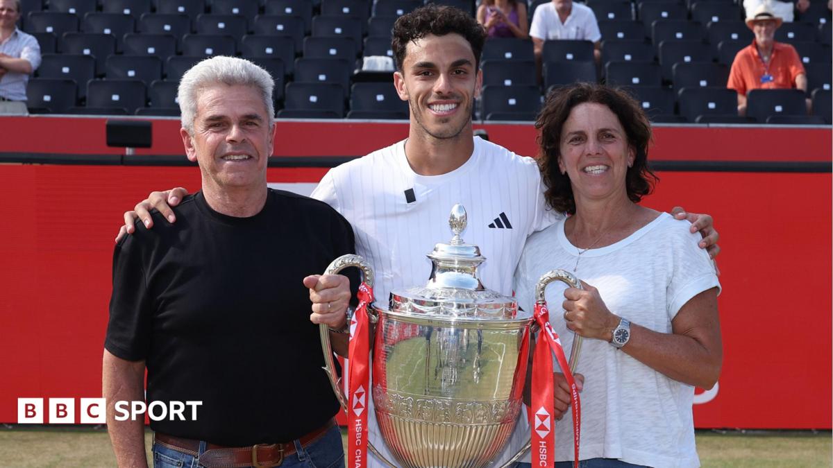 Cerundolo's dad conquers fear of flying to watch son win Queen's