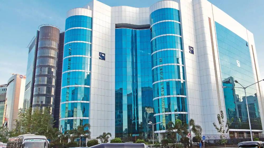 SEBI Cracks Down on Alleged Finfluencer Stock Manipulation Network, Bars Seven from Markets