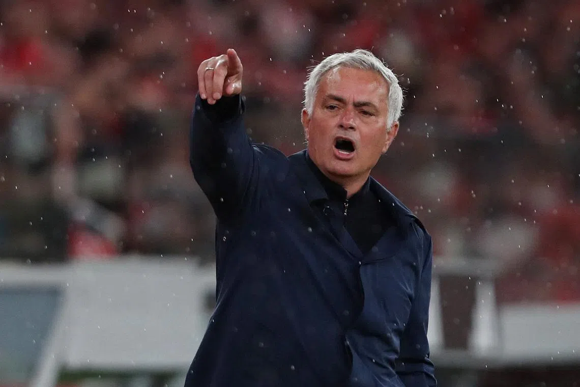Benfica say Real Madrid intend to hire Mourinho, Silva to take charge of Portuguese club
