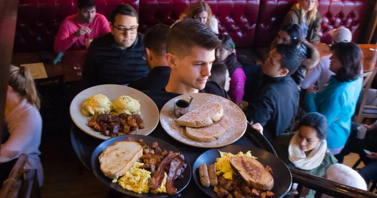U.S. restaurant sales fall as Iran war drives up gas prices
