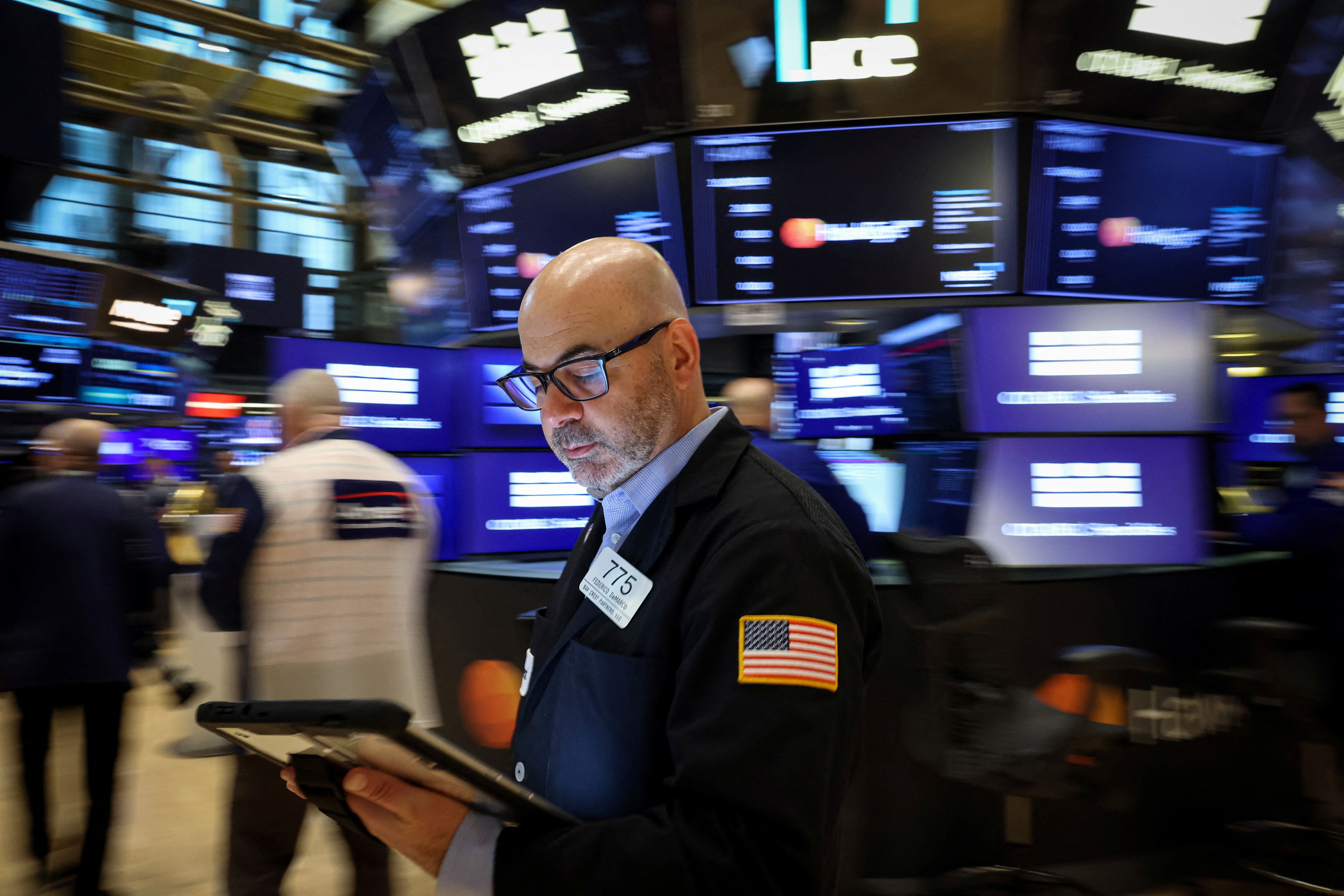 S&P 500 rises as investors focus on Mideast peace hopes as oil prices dip