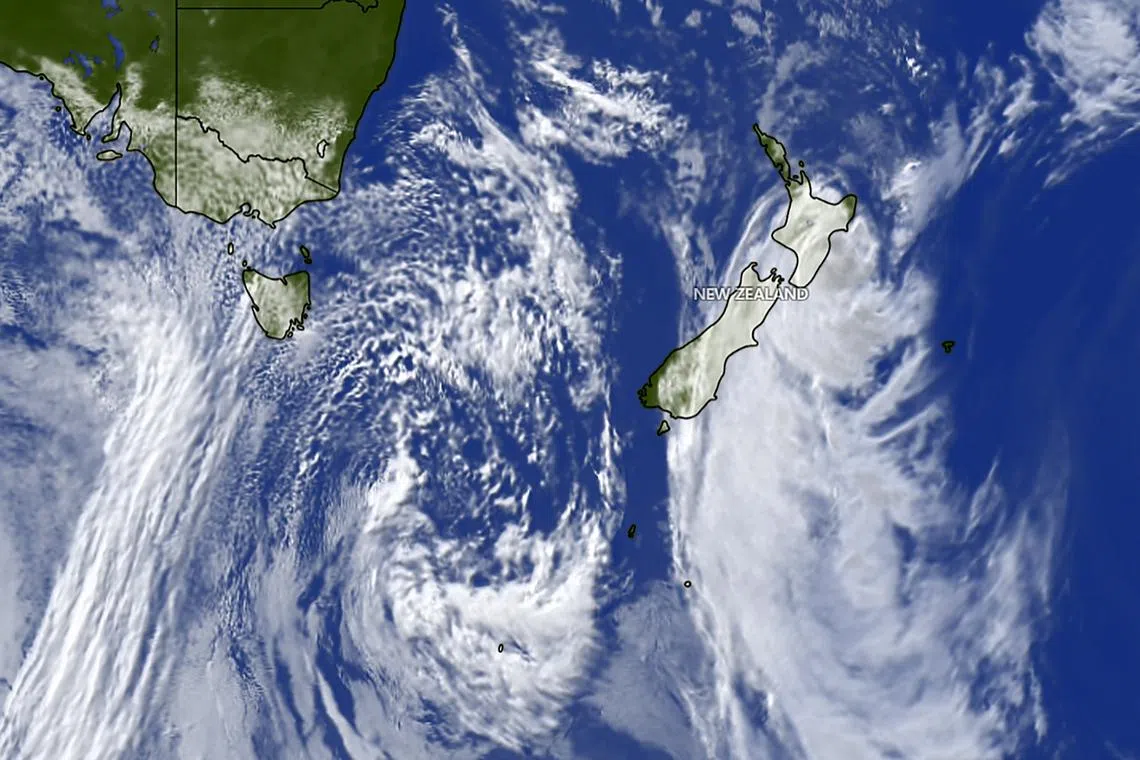 Cyclone lashes New Zealand’s North Island, hundreds evacuated