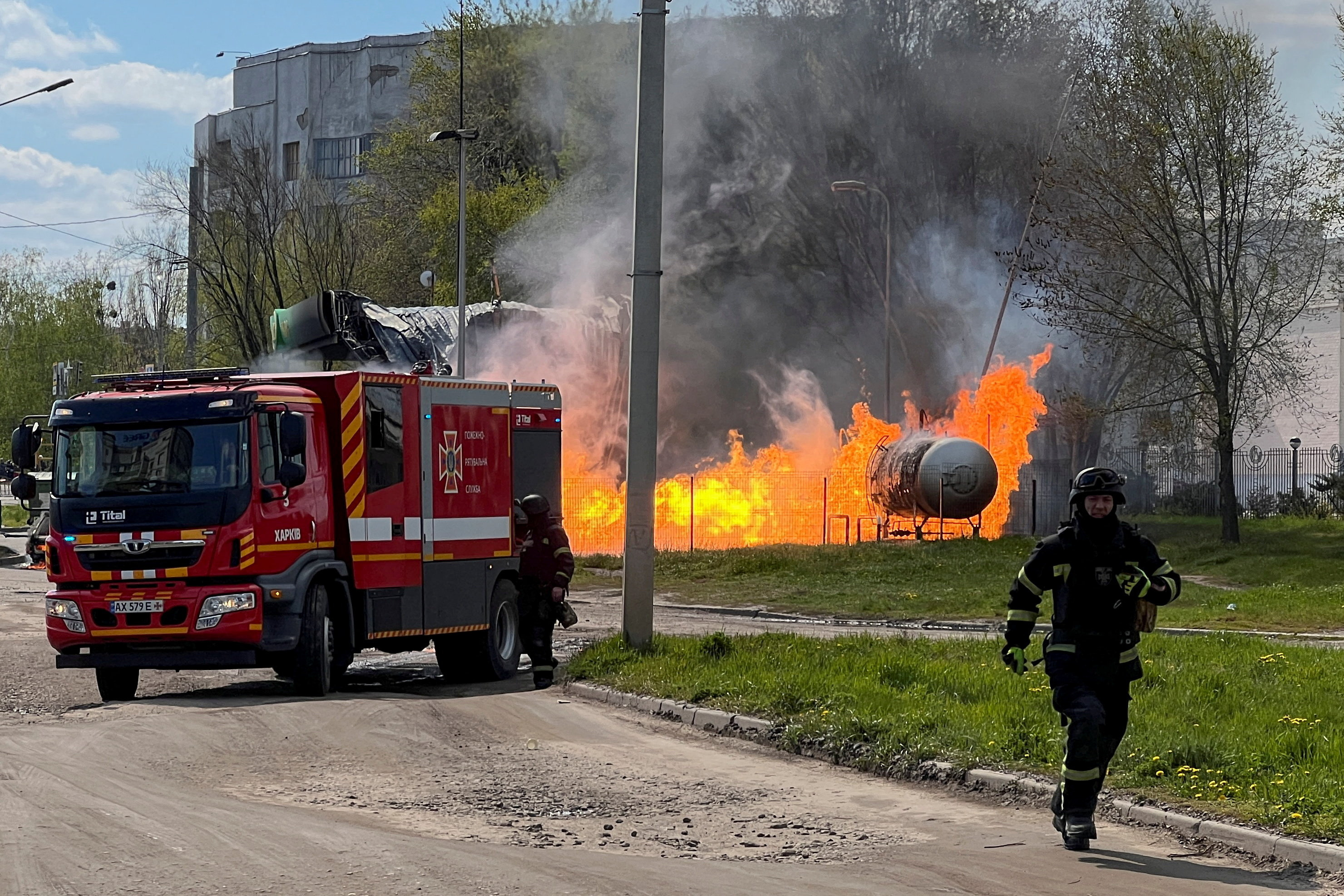 Fighting reaches outskirts of Ukraine’s stronghold Kostiantynivka