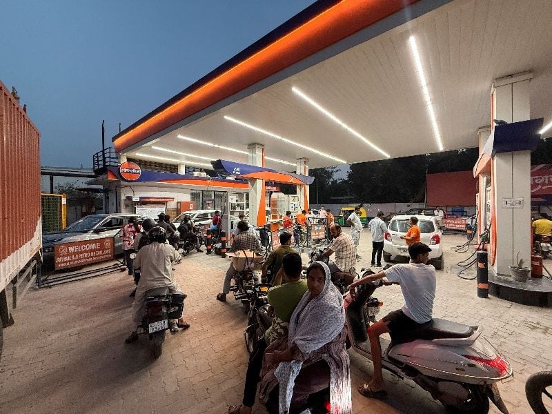 Indian retailers raise fuel prices again in response to Iran war