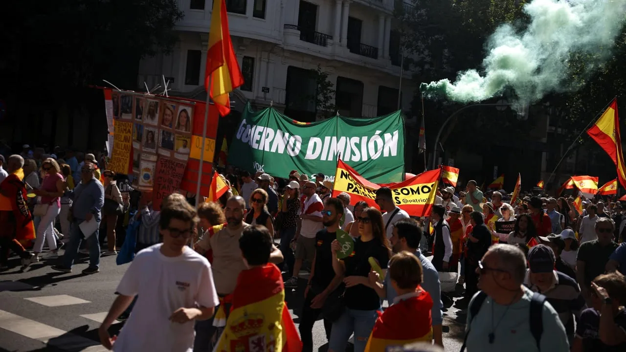Tens of thousands march in Madrid to demand Prime Minister Pedro Sanchez's resignation