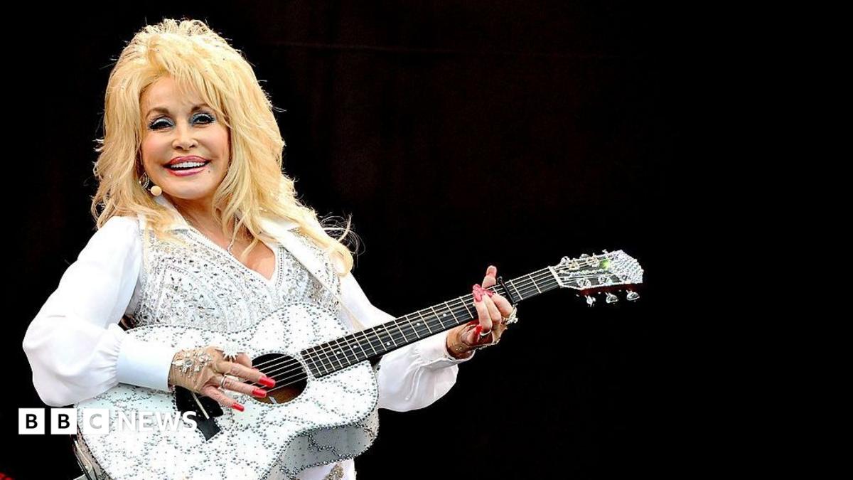 Tennessee governor plans to name Nashville airport after Dolly Parton