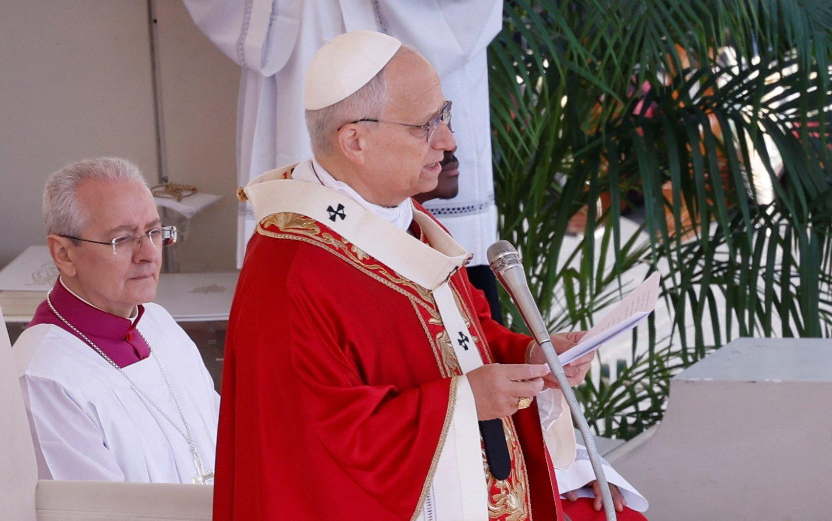 On first Palm Sunday, Pope Leo says Jesus cries out from the cross against war