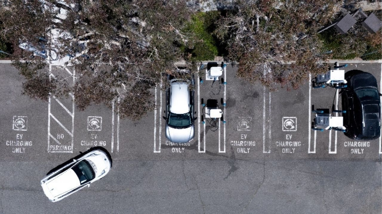 US House Lawmakers Propose $130 Annual EV Fee to Pay for Road Repairs
