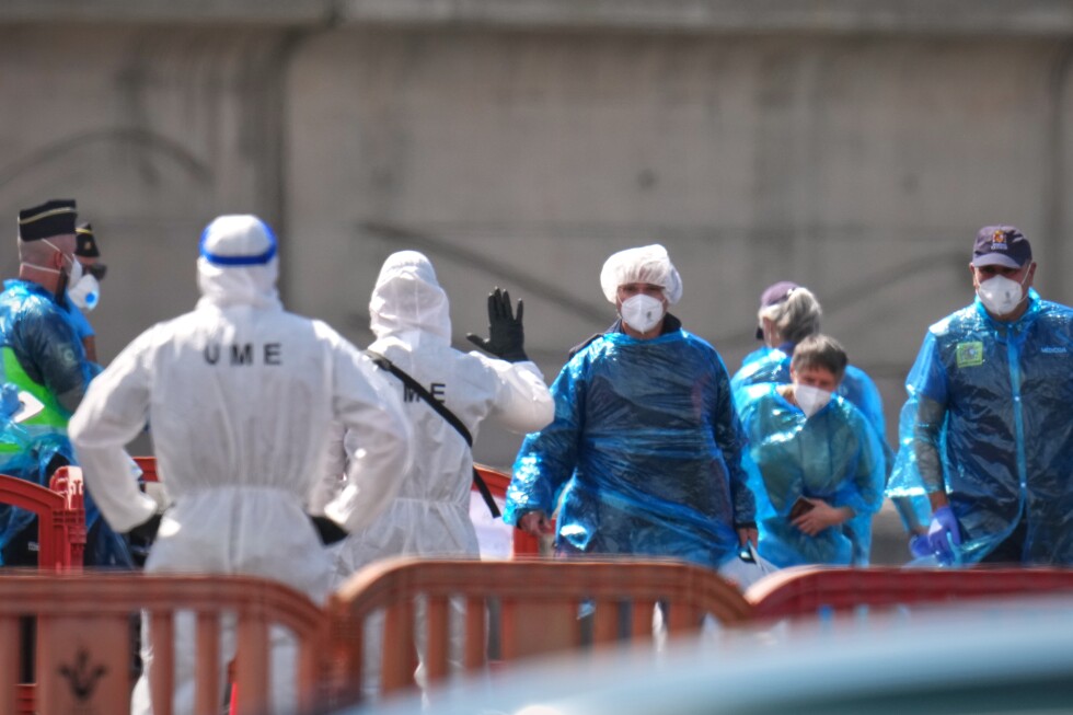 Plane carrying Spanish passengers from hantavirus-stricken MV Hondius cruise ship leaves for Madrid