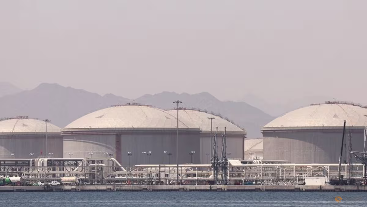Oil slips 5% on hopes of US-Iran deal