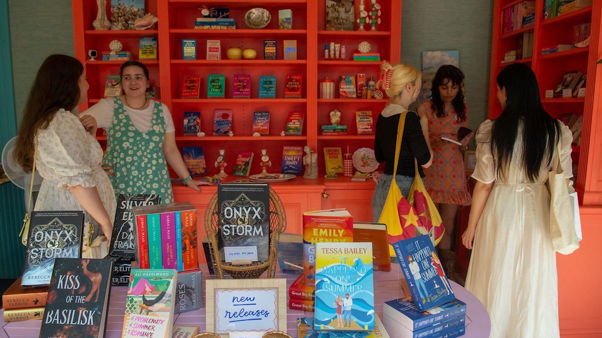Heated Rivalry, The Housemaid and Fourth Wing: TikTok launches BookTok bestseller list