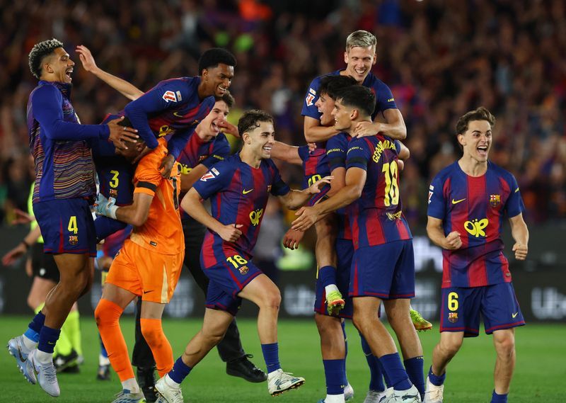 Soccer-Barcelona seal 29th LaLiga title with 2-0 Clasico win over Real Madrid
