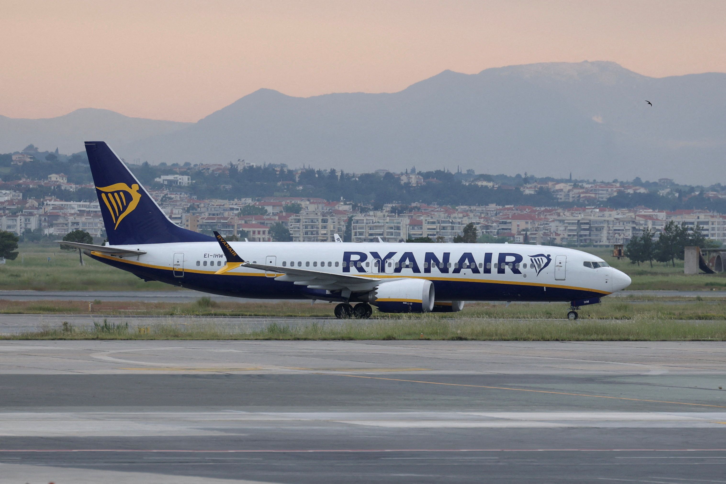 UK watchdog investigates Ryanair over fees to seat parents with children