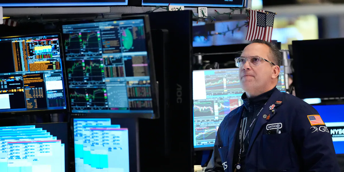 Dow drops 1,000 points as oil prices climb more