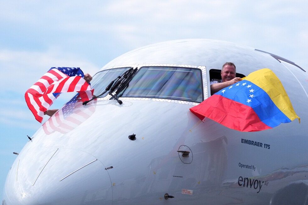 The first direct US-Venezuela commercial flight in 7 years lands in Caracas