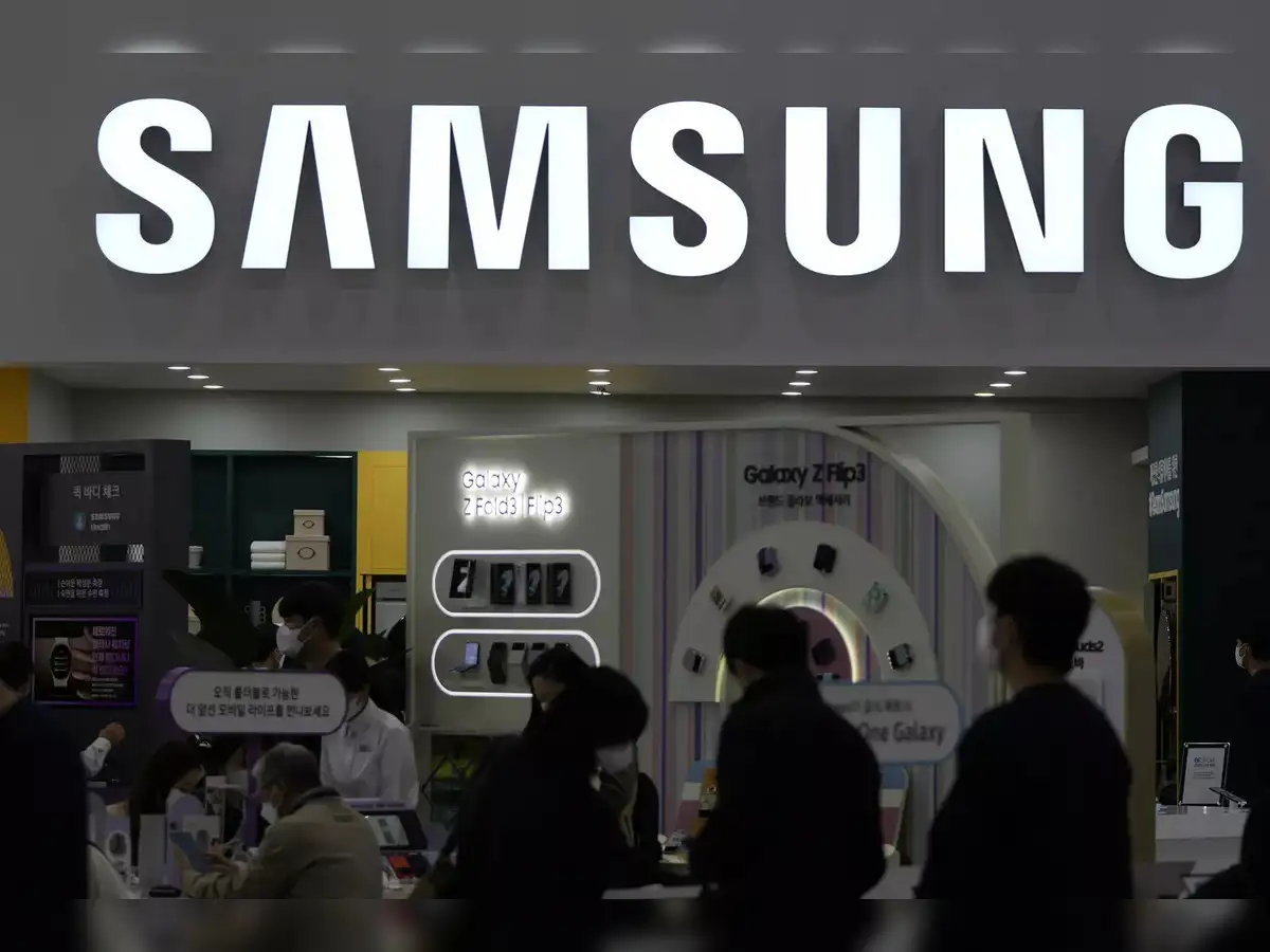 Samsung Electronics likely to report surge in quarterly profit to record level