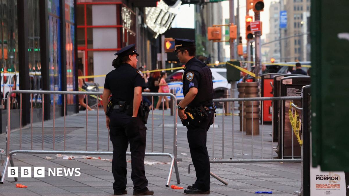 Woman killed in Times Square stabbing, suspect shot dead by police