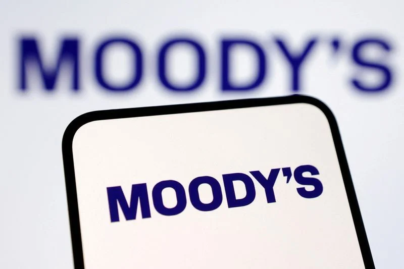 Moody's cuts outlook on US BDCs to 'negative' on redemption pressure, rising leverage