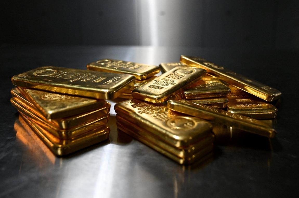 Gold rises as oil weakens after US extends ceasefire with Iran