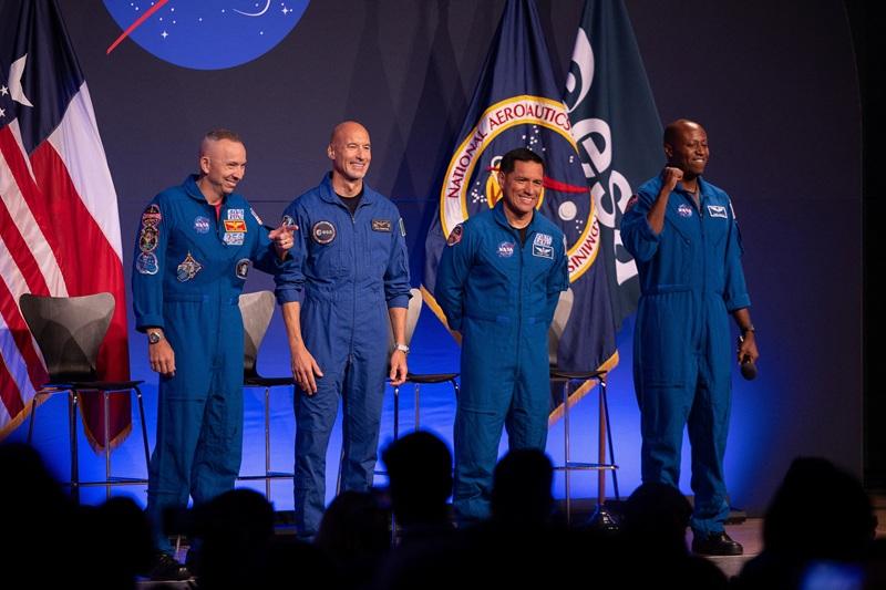 NASA names US, Italian astronaut crew for Artemis III mission