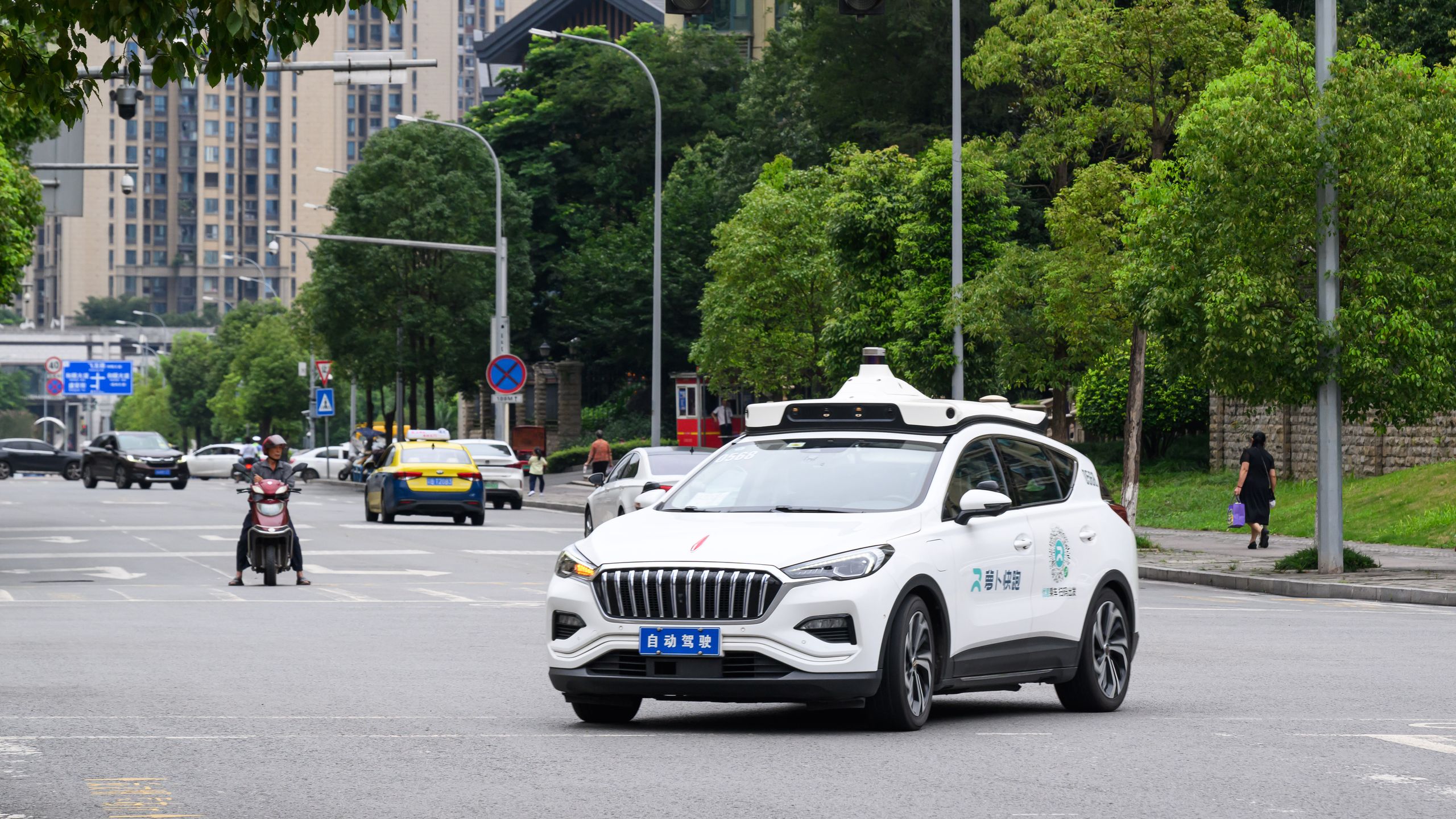 'I was stuck on the overpass with dump trucks all around me': A mass Baidu robotaxi outage just caused traffic mayhem in China
