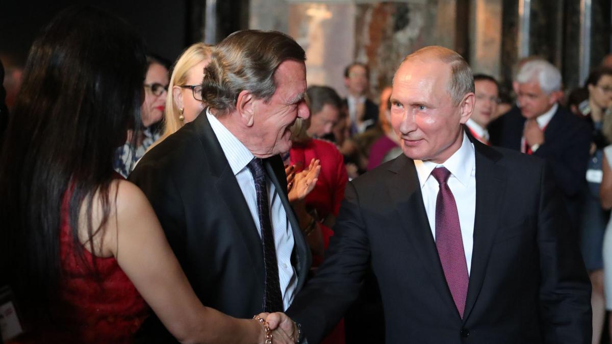 Germania respinge propunerea lui Putin ca fostul cancelar Gerhard Schroeder să medieze negocierile de pace din Ucraina