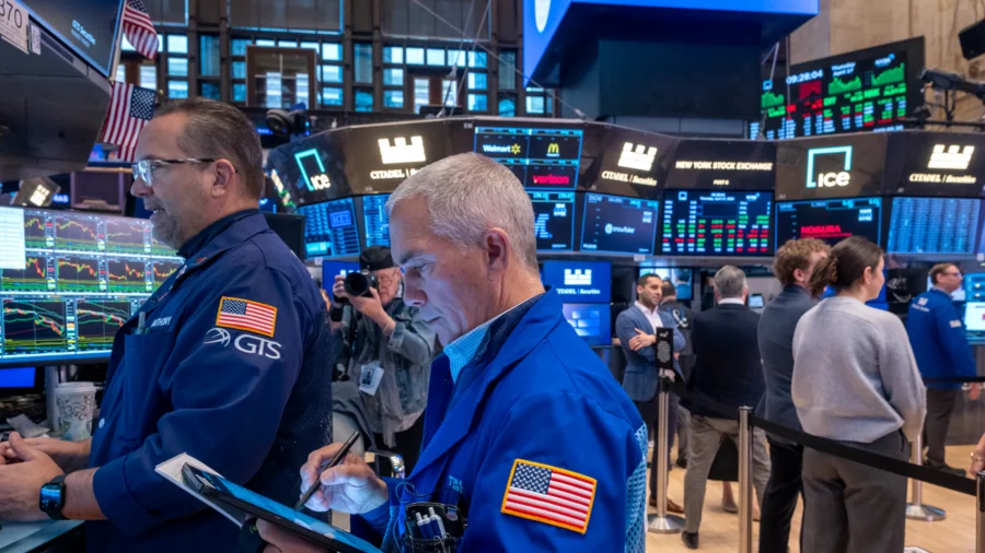 US stocks and oil prices flip-flop ahead of Trump's deadline to bomb Iranian power plants