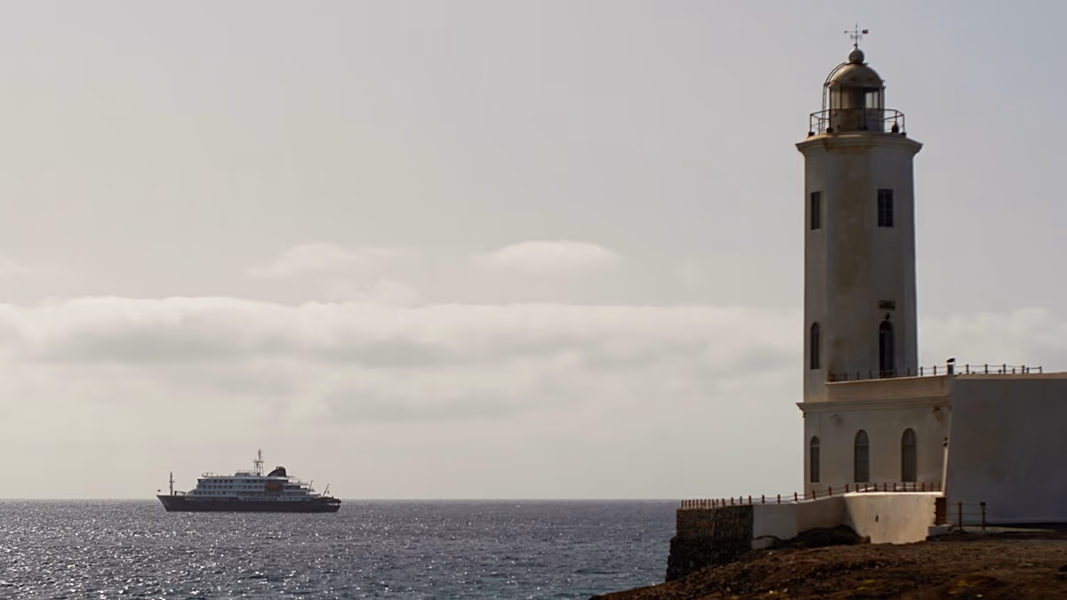 Canary Islands pushes back against Madrid and says ship carrying hantavirus cannot dock