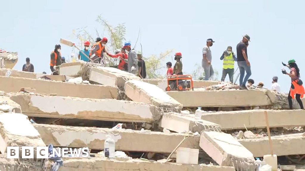 Desperate search for earthquake survivors continues outside Caracas