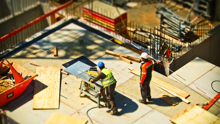 UPDATE 1-Hong Kong fire victims scour scorched homes for keepsakes