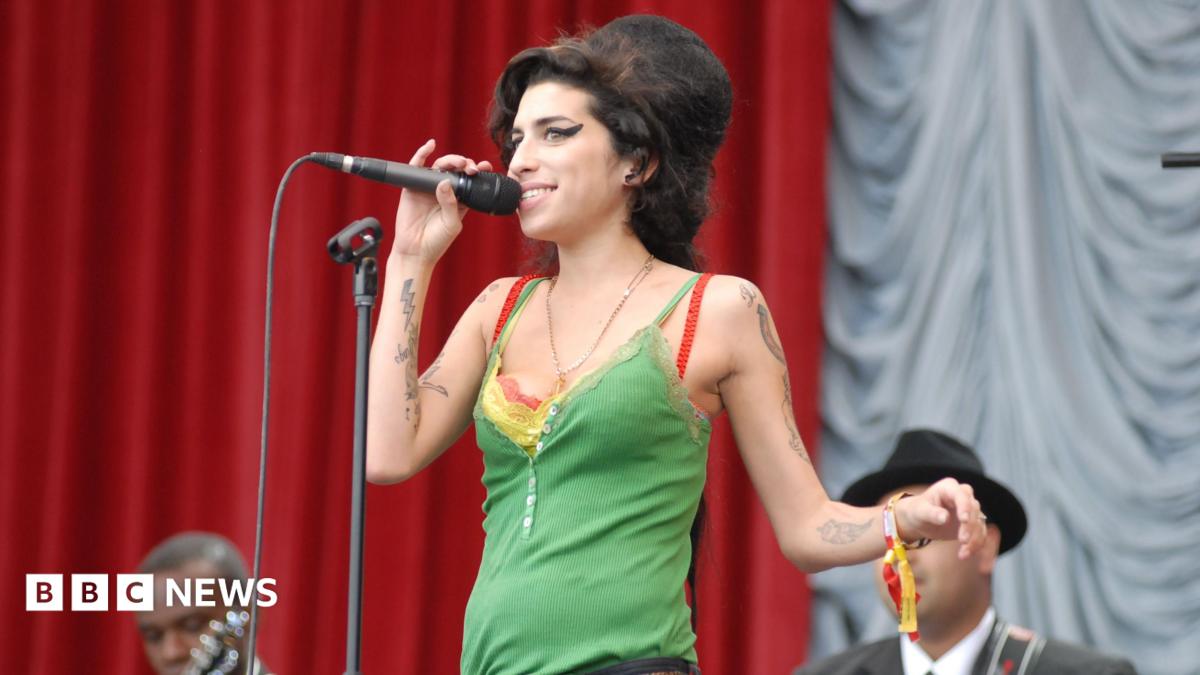 Amy Winehouse's dad ordered to pay £1m by court