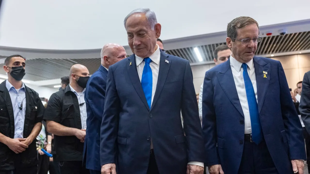 Herzog not planning to pardon Netanyahu anytime soon, wants to negotiate plea deal - report